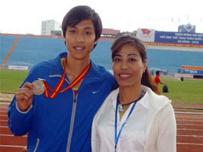 'Nữ hoàng điền kinh' chống chọi với bệnh sụt đốt sống