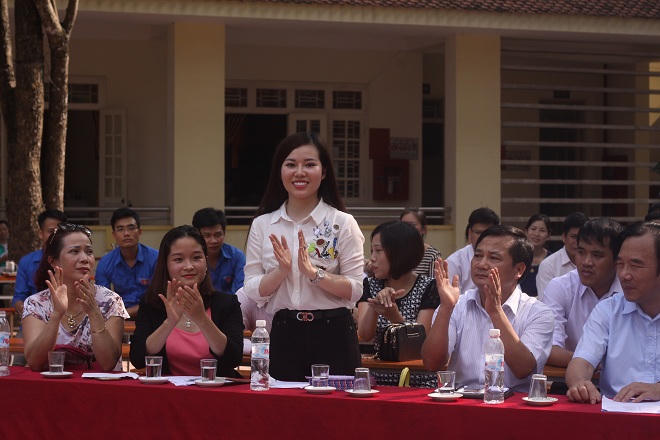 “Chắp cánh ước mơ” cho học sinh nghèo Yên Thế