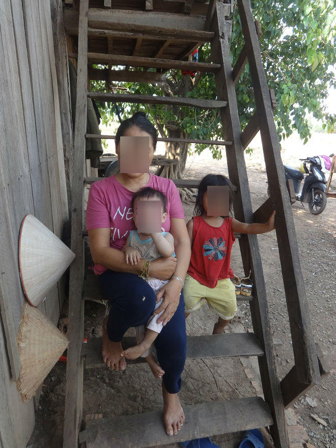 7 năm vác đơn đi kiện sau ngày 2 cô con gái tâm thần 'chửa hoang'