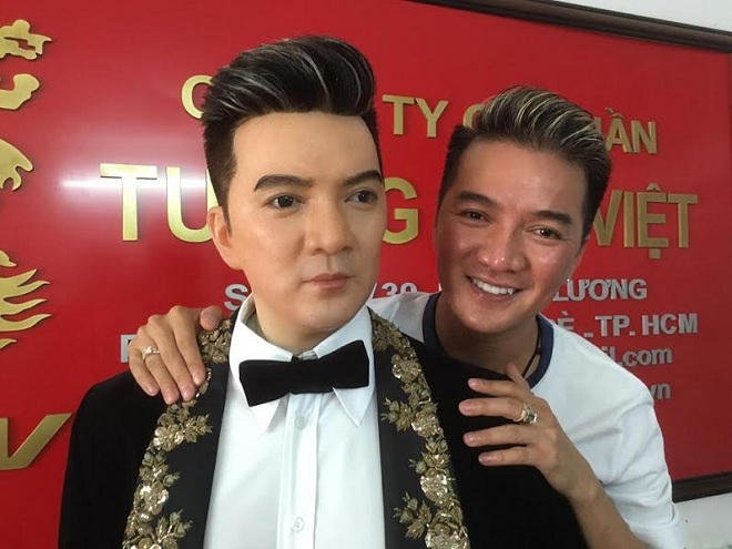  Đàm Vĩnh Hưng phải khỏa thân để đúc tượng sáp