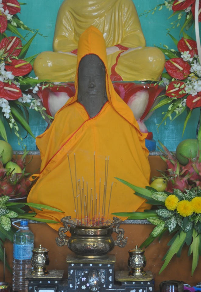 Ly kỳ tượng Phật Lồi 'phạt' tên ăn trộm đứng im tại chỗ