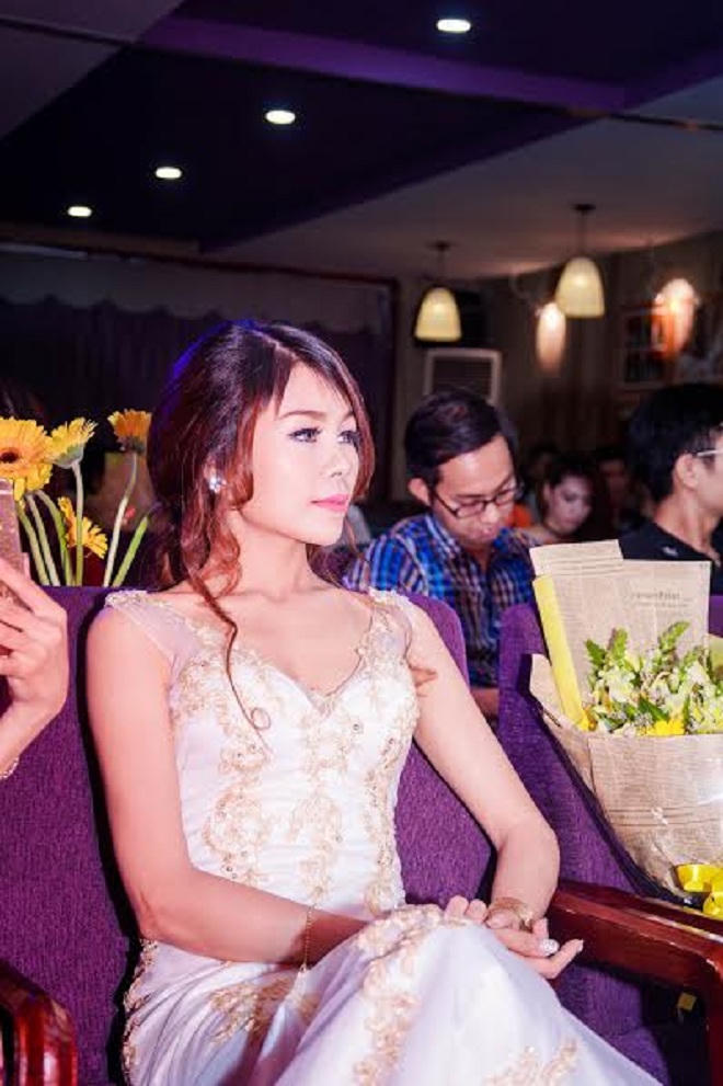 Hằng Nga diện váy đuôi cá ra mắt sản phẩm âm nhạc mới của nam ca sĩ Bằng Cường