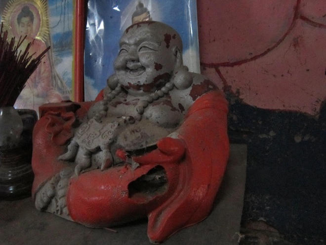 Chuyện rùng rợn về người đàn ông 'có tay' mò... xác chết