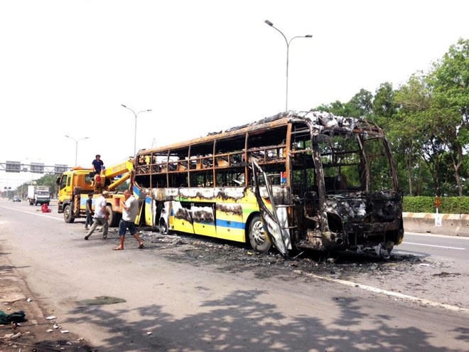 Xe khách phải tháo màn hình, tủ lạnh 'độ thêm' tránh hỏa hoạn