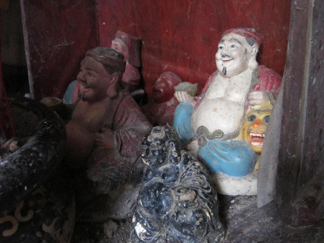 Chuyện rùng rợn về người đàn ông 'có tay' mò... xác chết