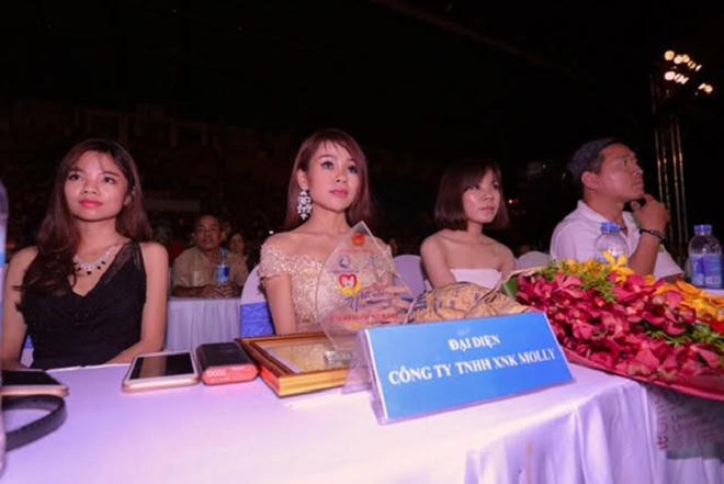 Nữ doanh nhân 9x cùng 'sao' Việt thắp sáng ước mơ 7.000 trẻ em nghèo