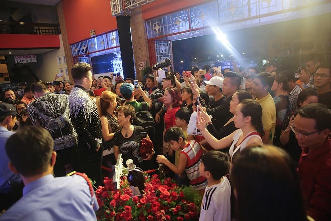'Sao' nô nức xem show của Mr Đàm