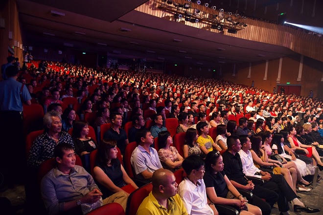 'Sao' nô nức xem show của Mr Đàm