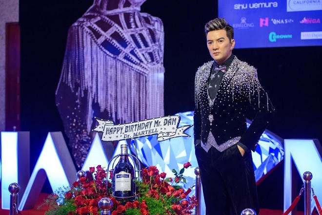 'Sao' nô nức xem show của Mr Đàm