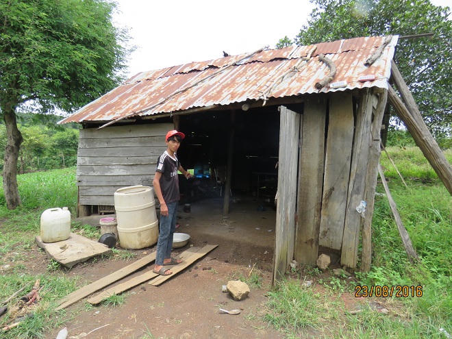 Đâm chết bạn nhậu rồi dùng dao tự sát