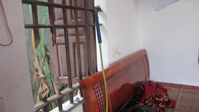 Sợ chồng tiêu hoang, vợ dựng hiện trường giả  trộm tiền