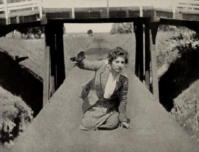 Ai là nữ diễn viên phim hành động đầu tiên trong lịch sử