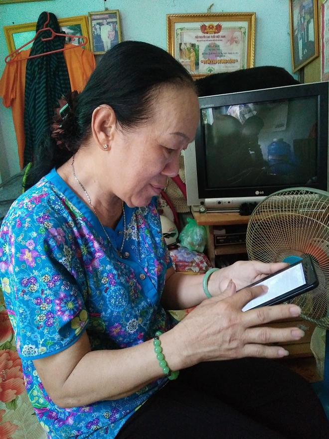 Mẹ u70 lập facebook tìm con mất tích