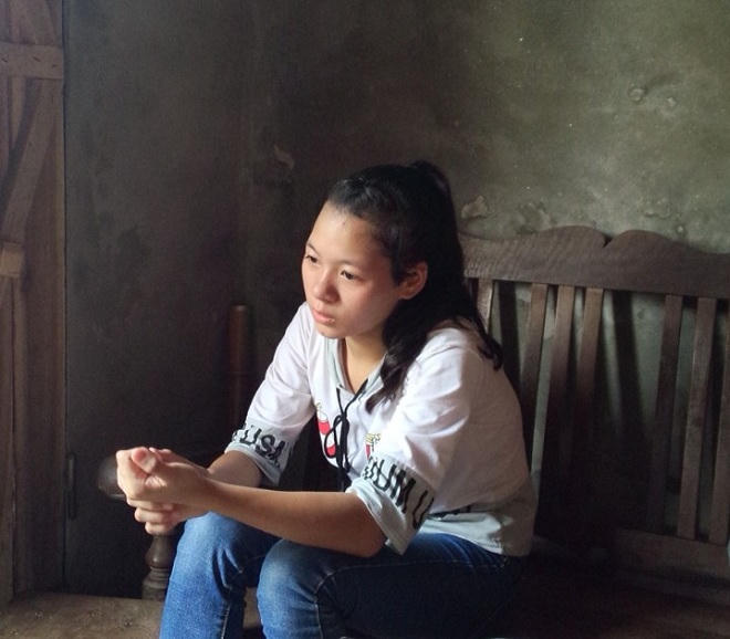 Xót xa cảnh vợ tý hon nuôi chồng thiểu năng trên đỉnh núi