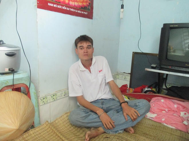 Bà Bé và xấp vé số nuôi chồng con bệnh tật