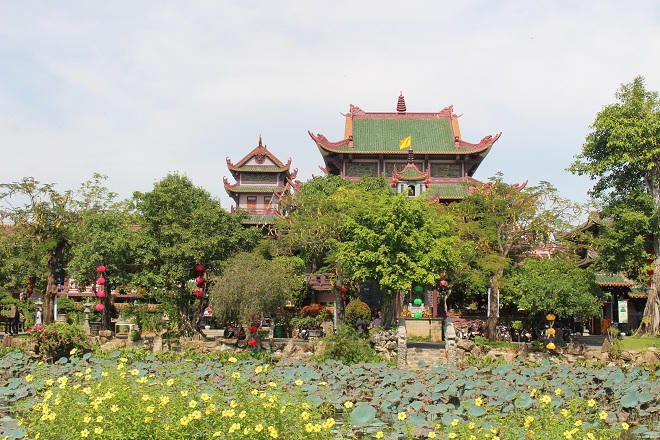 Hàng ngàn người dân chiêm bái Phật ngọc Hòa bình Thế giới