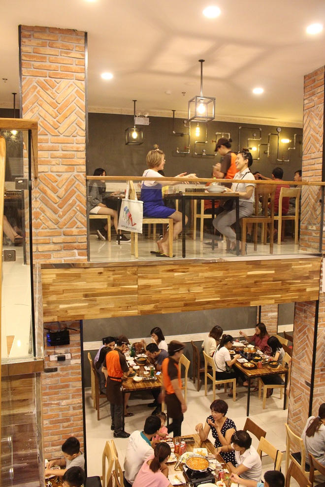 Giới trẻ nô nức đi thưởng thức món ẩm thực DonChicken xứ Hàn