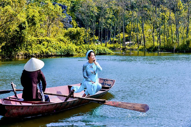 Mai Thu Huyền đẹp ngỡ ngàng ở tuổi 37