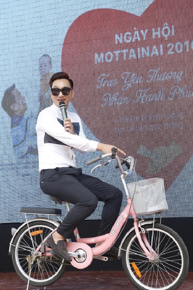 MC Thành Trung xúc động “Trao yêu thương, nhận hạnh phúc”