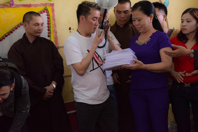 Mr.Đàm xúc động trong vòng tay yêu thương của người Hà Tĩnh