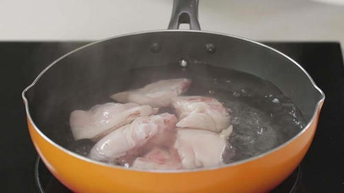 Kết quả hình ảnh cho chân giò chặt miếng vừa ăn