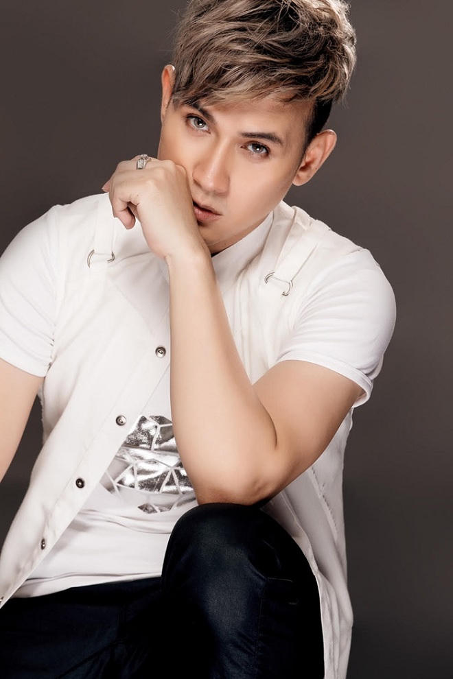 Nguyên Vũ lãng tử với tóc hồng lạ lẫm