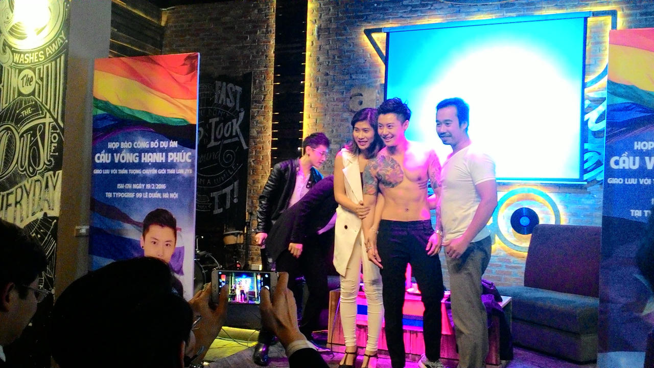 Hotboy 'xây cầu' kết nối hạnh phúc cho cộng đồng LGBT