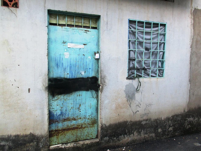 Người tình của mẹ bạo hành bé trai đến chết?