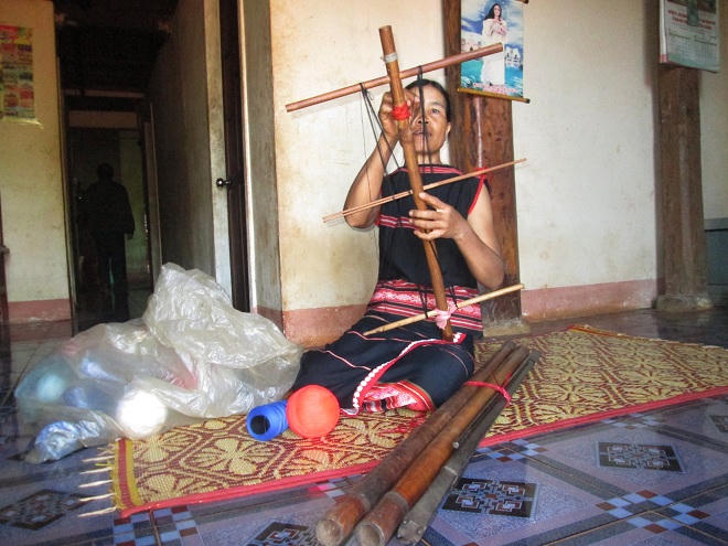 Lay lắt nghề dệt thổ cẩm người Jrai