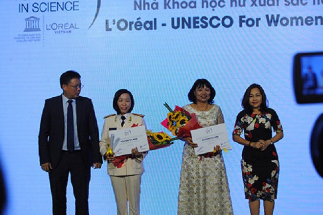 Trao “Giải thưởng Khoa học L'Oréal - UNESCO Vì sự phát triển phụ nữ trong khoa học”