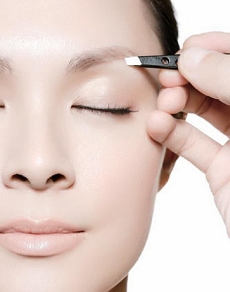 Kết quả hình ảnh cho Tỉa lông mày quá nhiều