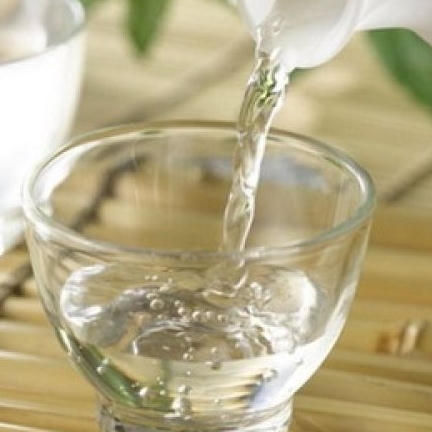 Kết quả hình ảnh cho Dùng rượu trắng khử cá