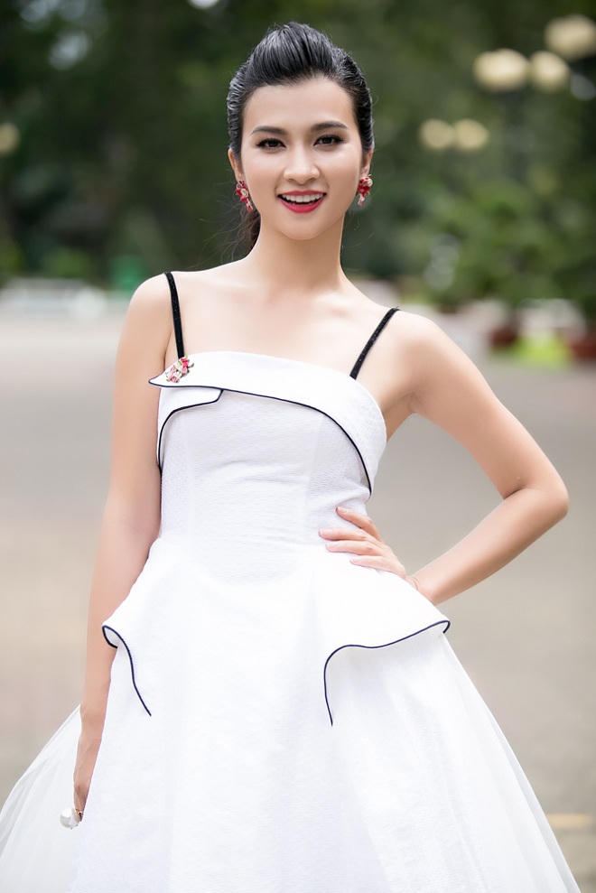 Diễn viên Kim Tuyến: Ai yêu tôi là phải chịu sức nặng của 'cô gái ngàn cân'