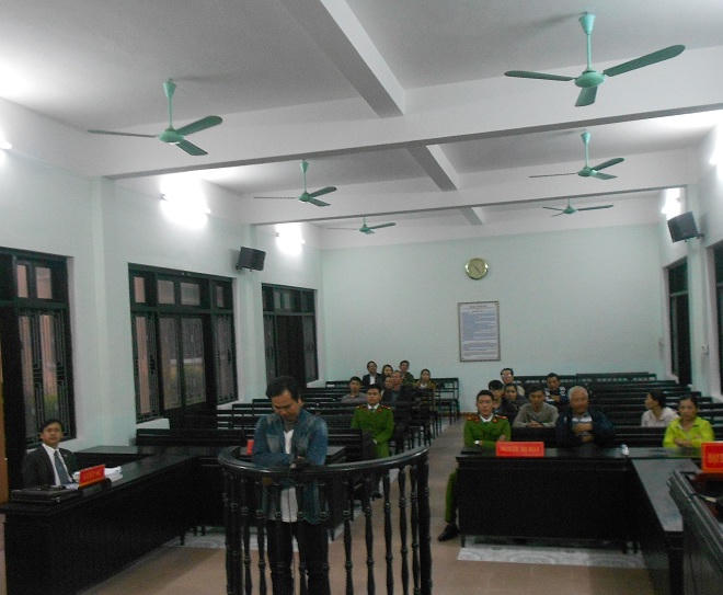 Thừa Thiên – Huế:  Tranh cãi vụ án vừa phá hoại, vừa lén lấy tài sản mang đi