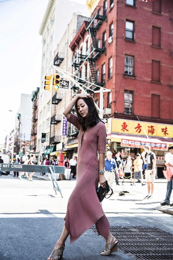 Kết quả hình ảnh cho Mặc ấm áp sao Châu Â