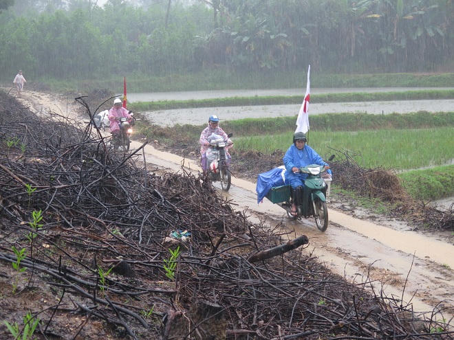 Việc nghĩa tình của đội xe ôm “2 trong 1” thị trấn Hà Lam