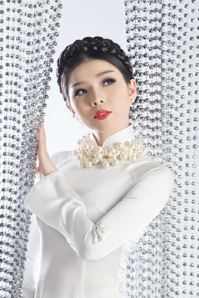 Lệ Quyên đắm say với tình khúc Lam Phương