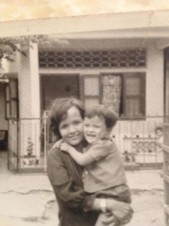 Tuổi thơ nhọc nhằn khiến Mr Đàm cắn răng trả nợ tiền tỷ cho mẹ 