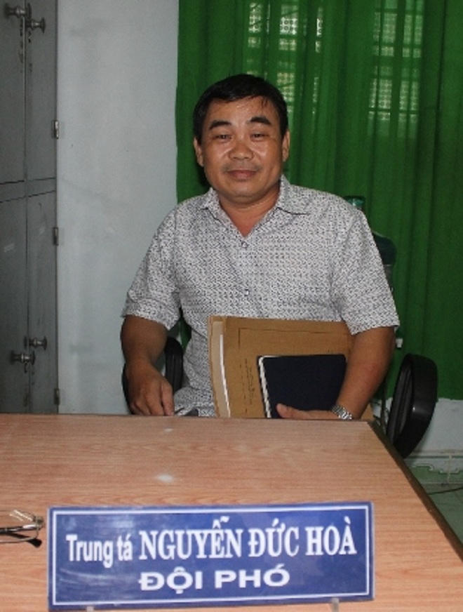 Bao bố đựng thi thể thối rữa níu vào chân cầu báo án?