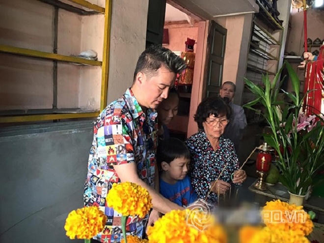 Tuổi thơ nhọc nhằn khiến Mr Đàm cắn răng trả nợ tiền tỷ cho mẹ 