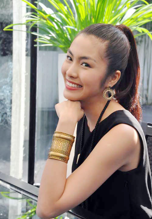 Kết quả hình ảnh cho Hoa tai khoen tròn sao