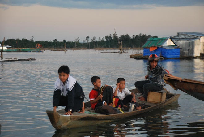 Những phận đời mưu sinh trên dòng Sê San