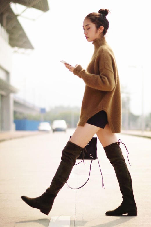 Kết quả hình ảnh cho Áo len dáng dài, oversize sao Châu Âu