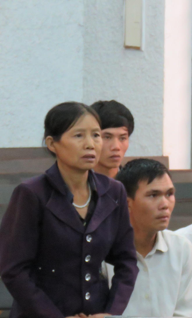 Con rể ra gặp nói chuyện bất ngờ bị bố vợ đâm gục tại chỗ