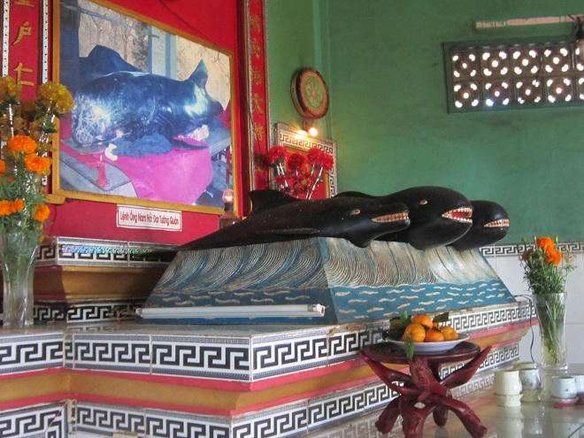 Chuyện ly kỳ quanh nghĩa địa cá Ông  