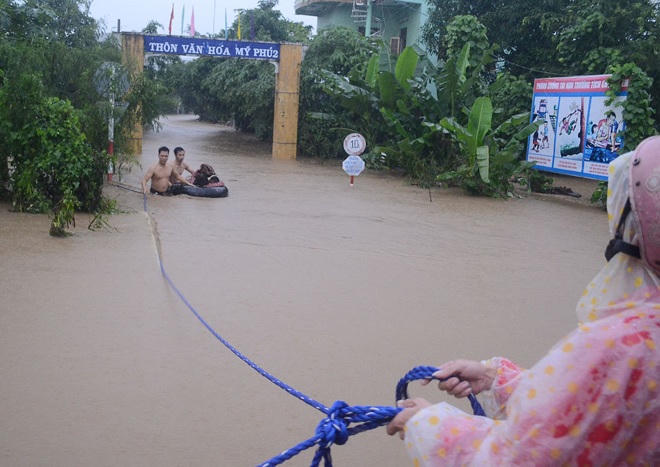 Chuyện ít biết về 7 thanh niên dũng cảm cứu cô trò trong lũ dữ
