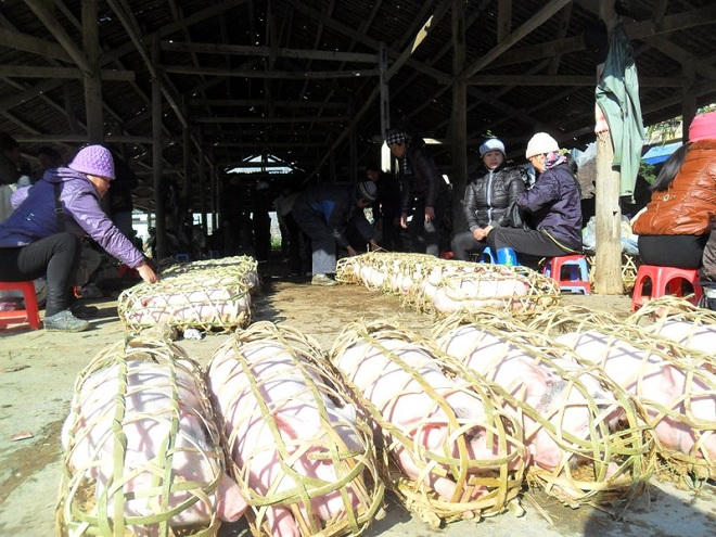 Độc đáo phiên chợ, đi không phải vì... tiền