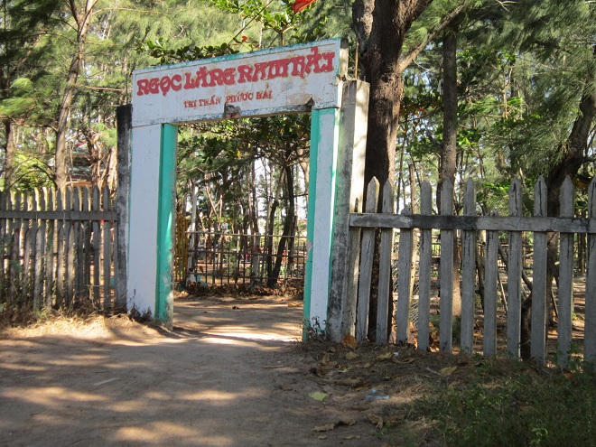 Chuyện ly kỳ quanh nghĩa địa cá Ông  