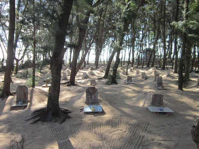 Chuyện ly kỳ quanh nghĩa địa cá Ông  