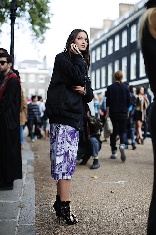 Kết quả hình ảnh cho Quần ống rộng họa tiết sao Châu Âu